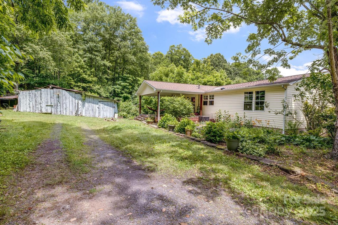 189 Mink Farm Rd., Leicester, NC 28748