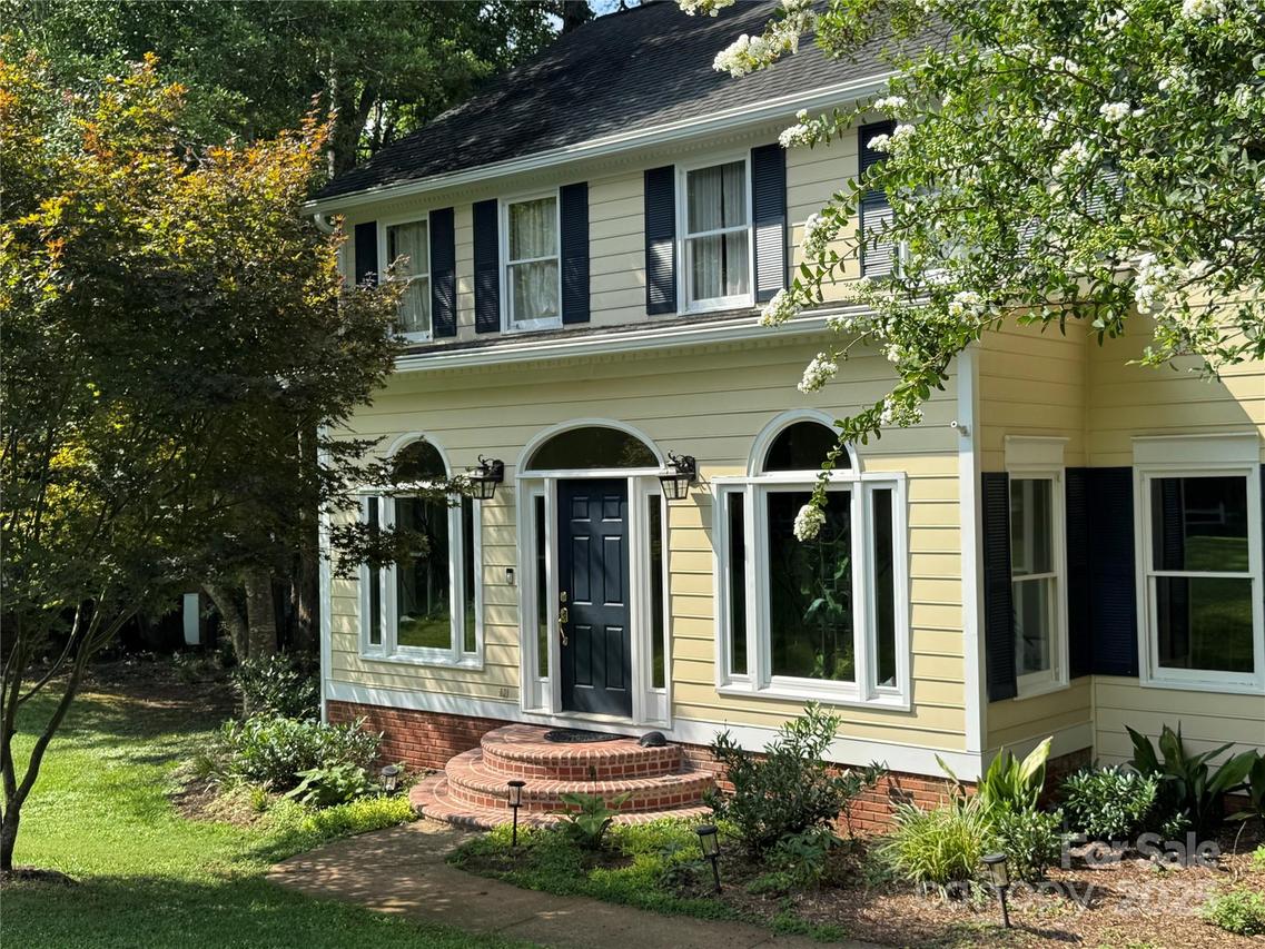 1112 Carole Ct., Matthews, NC 28104