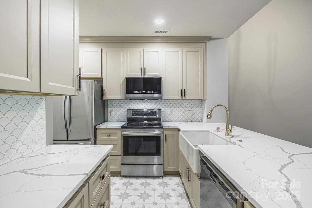 795 Peninsula Dr., Davidson, NC 28036