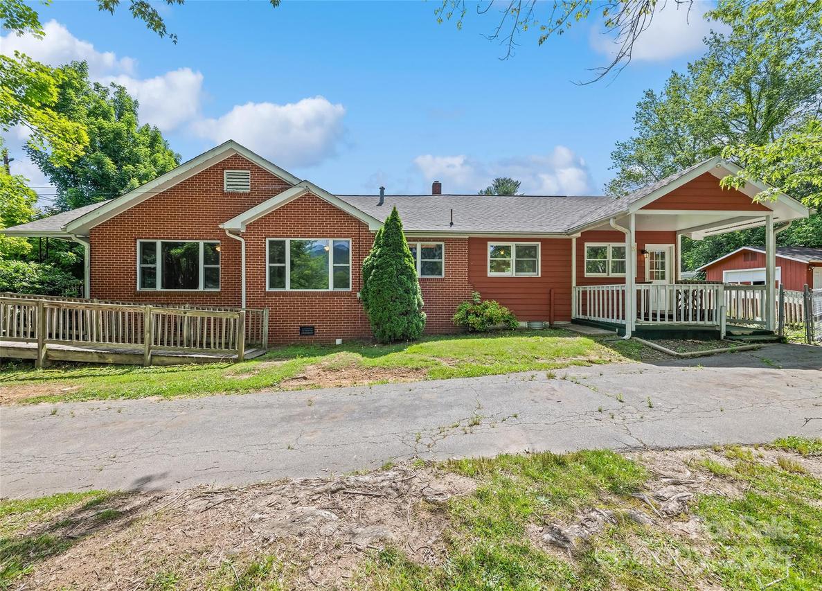205 Hazelwood Ave., Waynesville, NC 28786