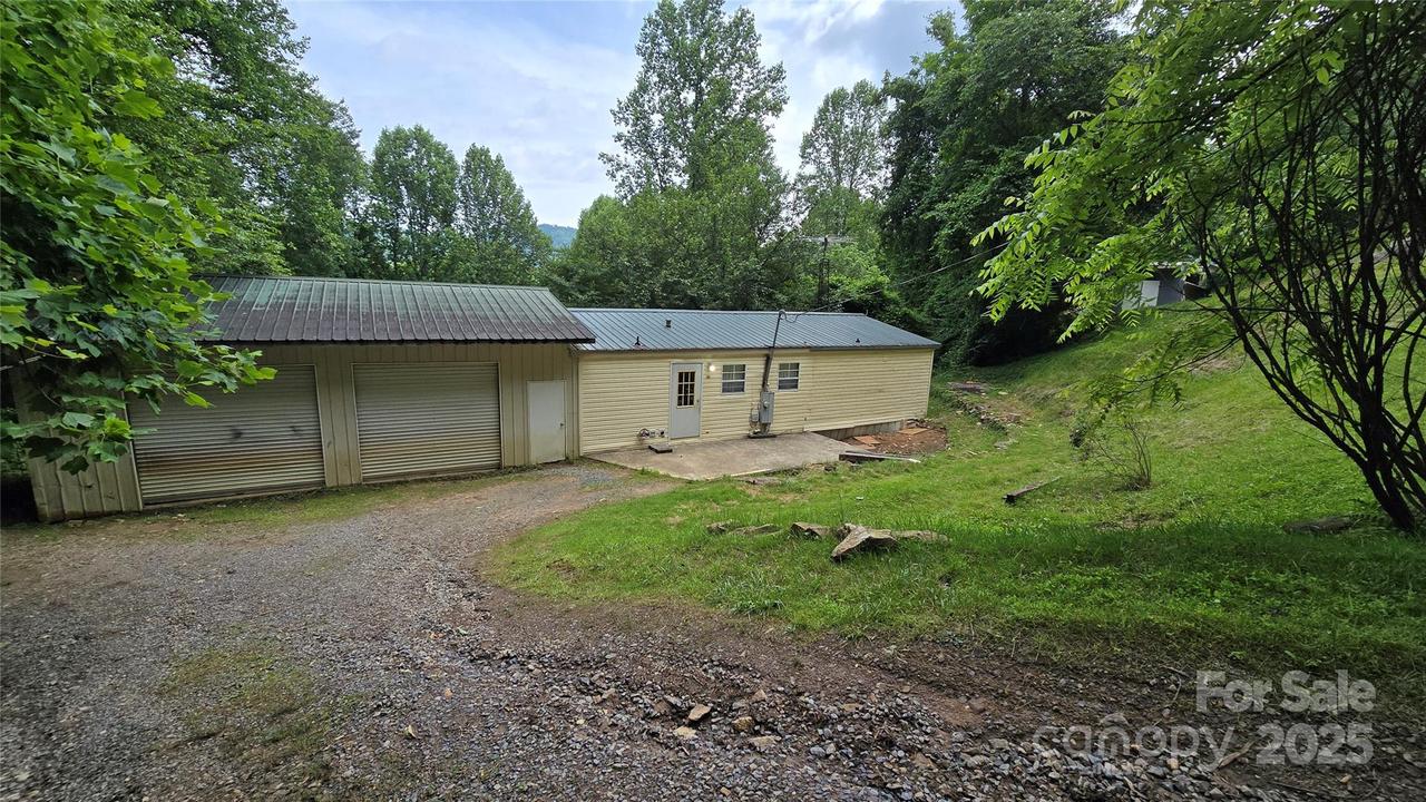 300 Lightning Bug Ln., Waynesville, NC 28786