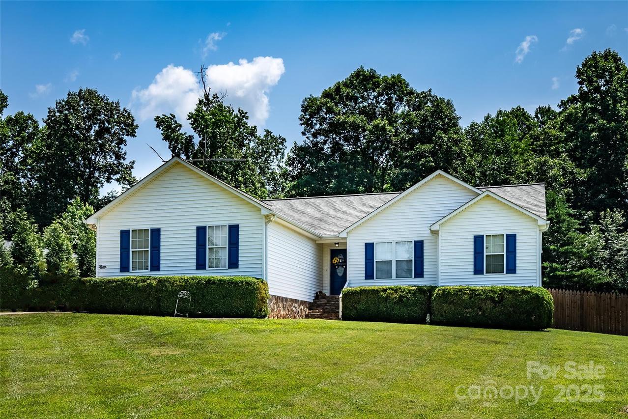 958 Hillard Ln., Lincolnton, NC 28092