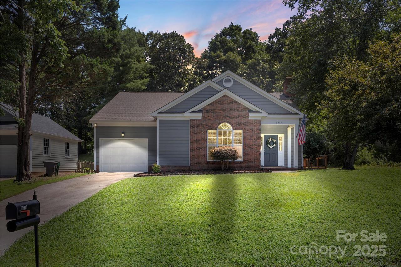 3212 Ashwell Oaks Ln., Matthews, NC 28105