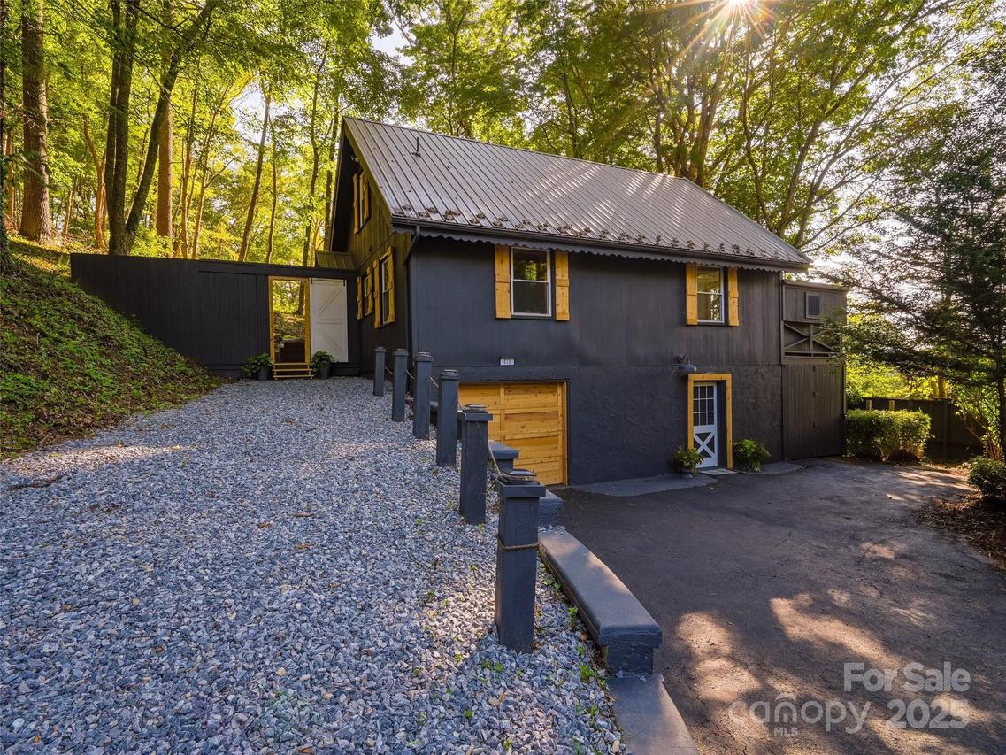 410 Mother In Law Ln., Burnsville, NC 28714