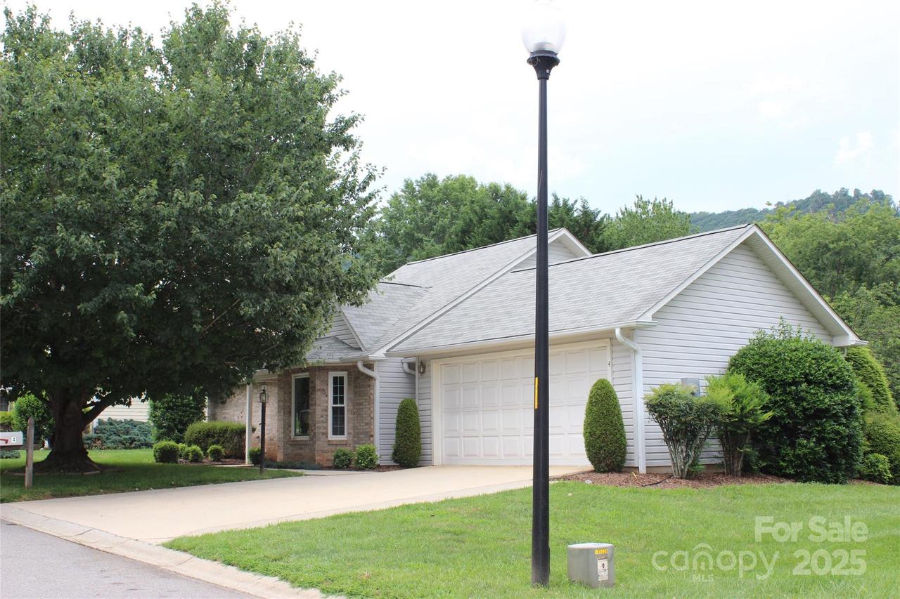 4 Gatehouse Ct., Asheville, NC 28803