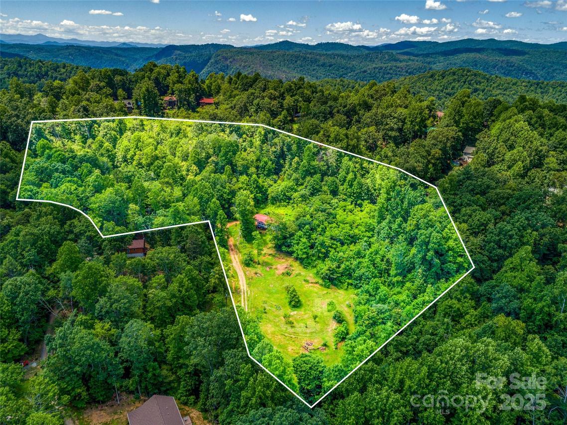 124 Cozy Cove Ln., Saluda, NC 28773