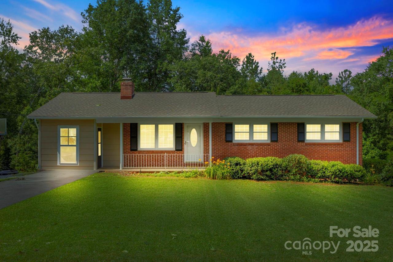 156 Eskimo Dr., Bostic, NC 28018