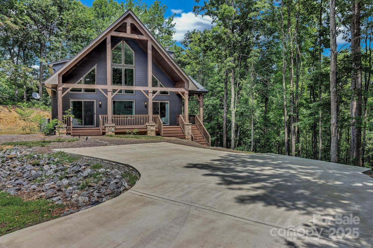 306 Feather Falls Tr., Black Mountain, NC 28711