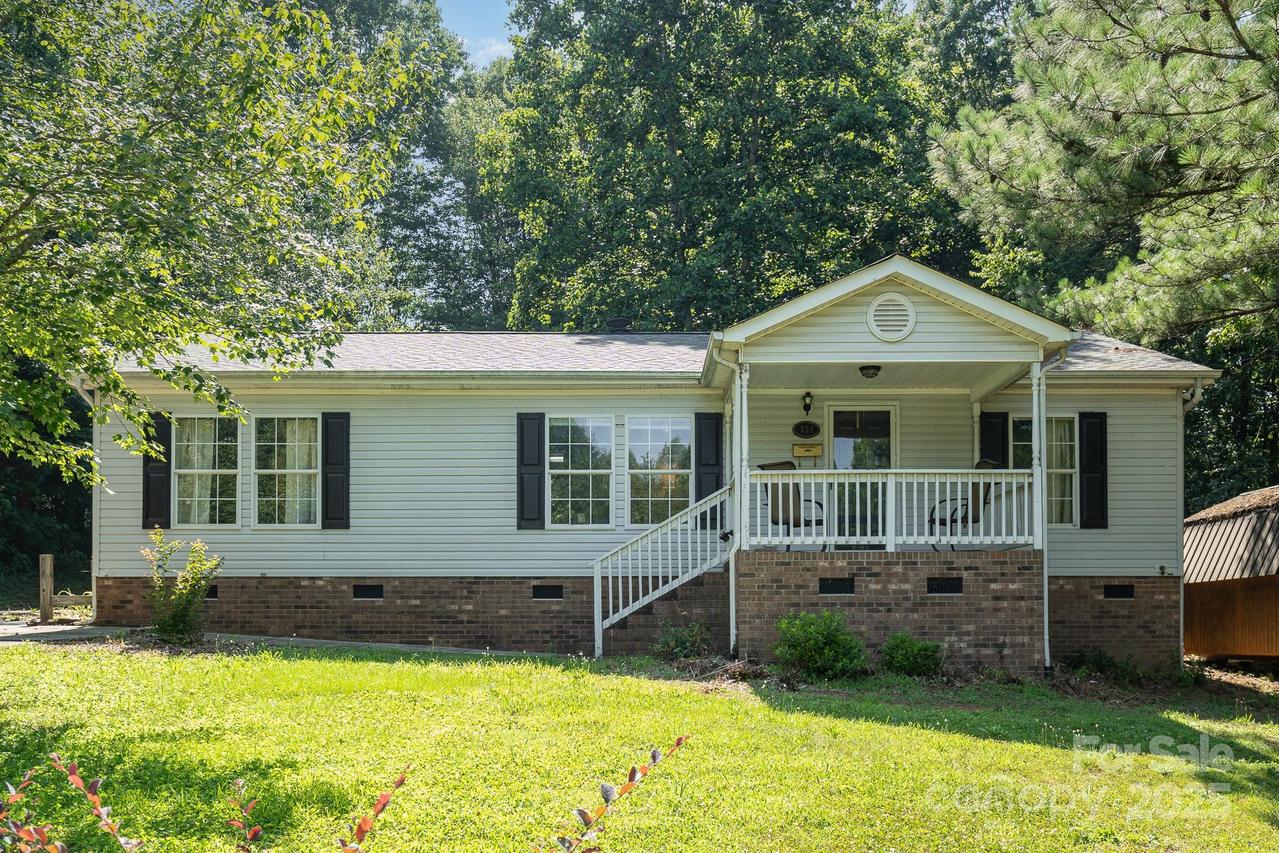 394 Link Dr., Iron Station, NC 28080