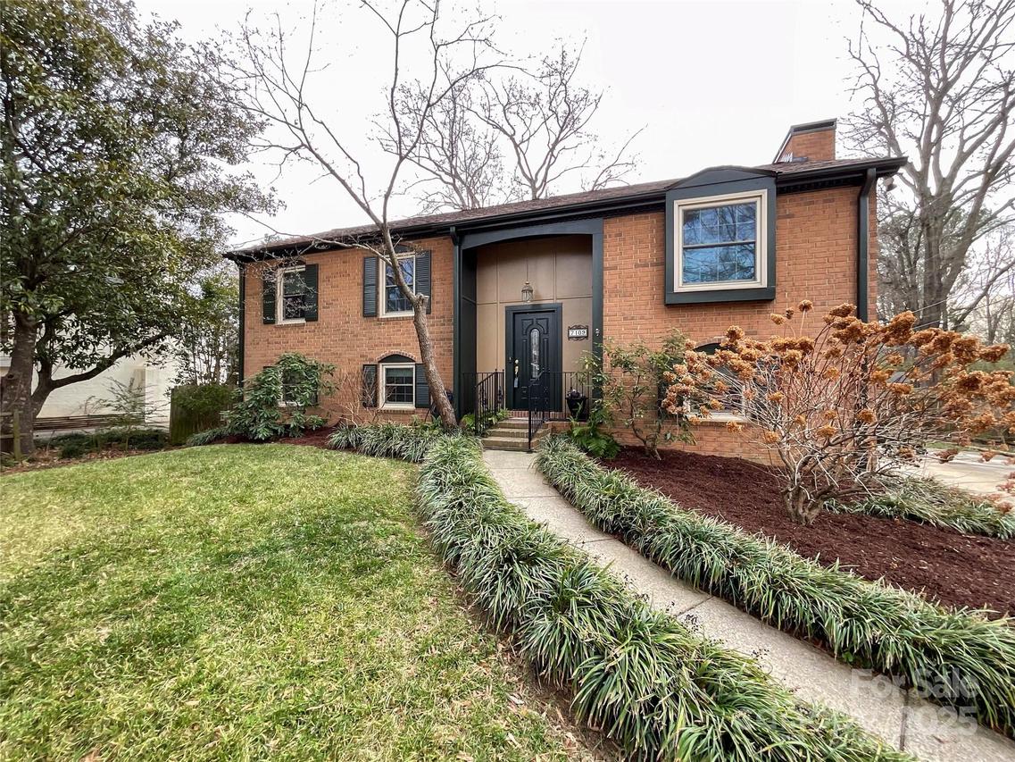 7109 Edgefield Ct., Matthews, NC 28104