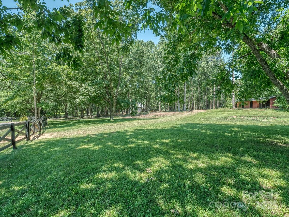 . Walden Ln., Matthews, NC 28104