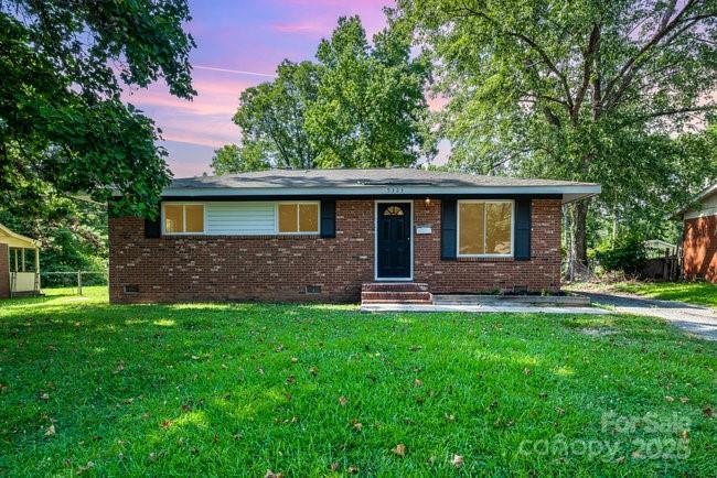 5323 Snow White Ln., Charlotte, NC 28213