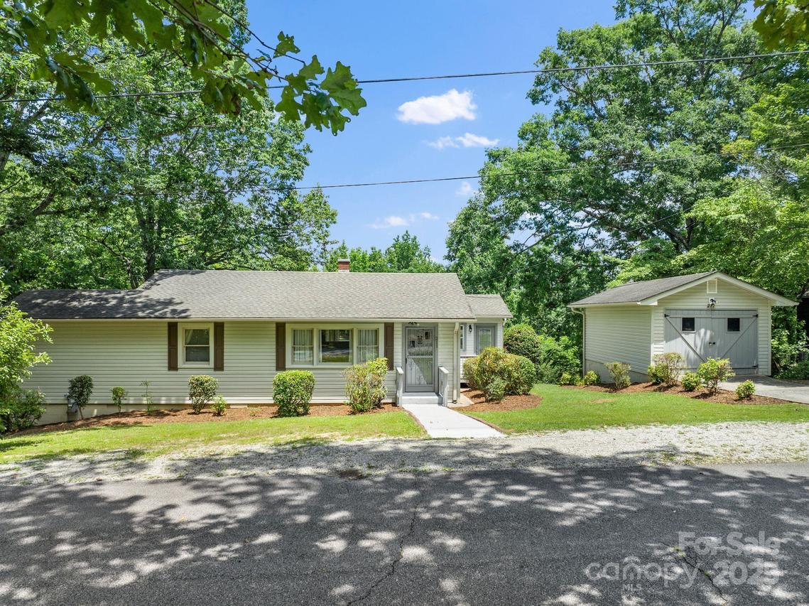 211 Woodland Rd., Tryon, NC 28782