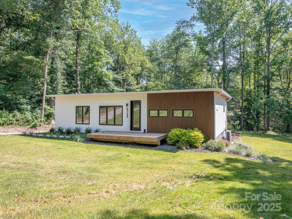 6548 Emerald Isle Dr., Sherrills Ford, NC 28673