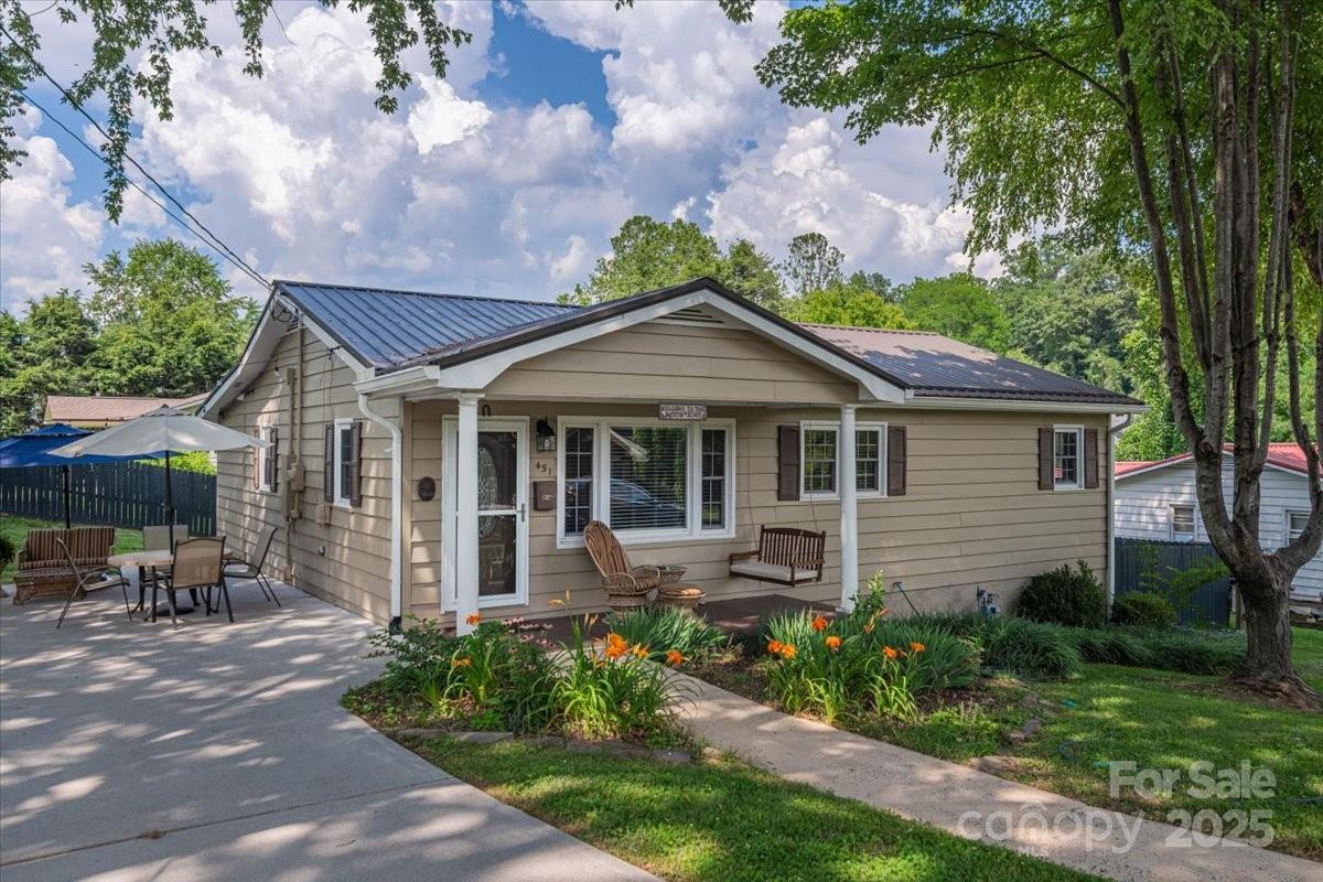 451 Boundary St., Waynesville, NC 28786