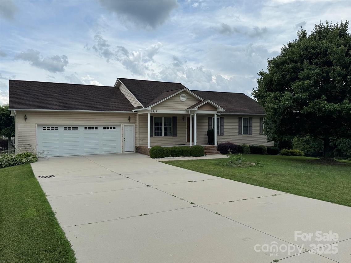 1519 Midland Dr., Hudson, NC 28658