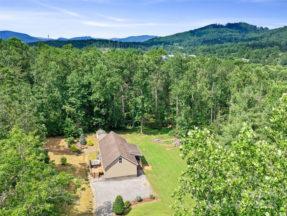 160 Mary Ann Ln., Spruce Pine, NC 28777