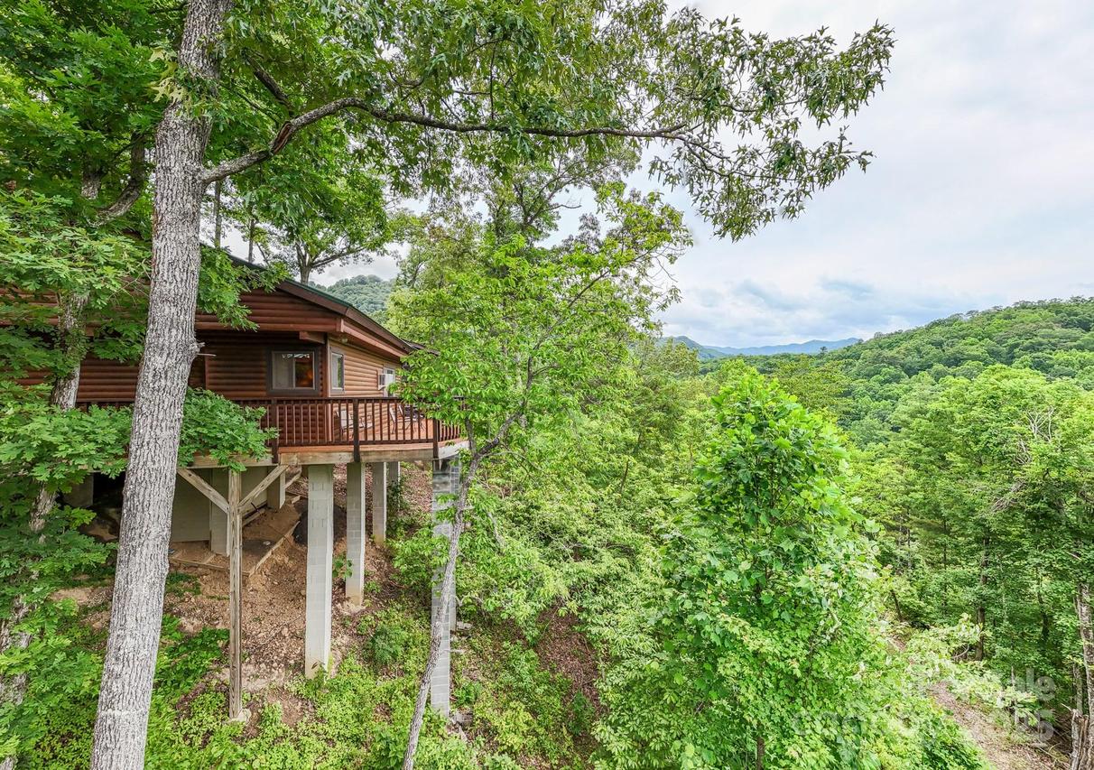 307 Blue Ridge Pkwy., Bryson City, NC 28713