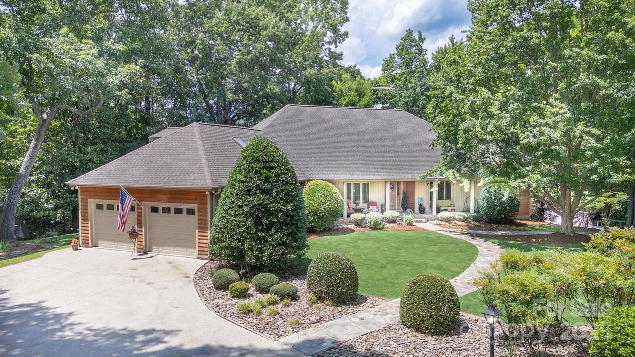 270 Foxwood Dr., Tryon, NC 28782