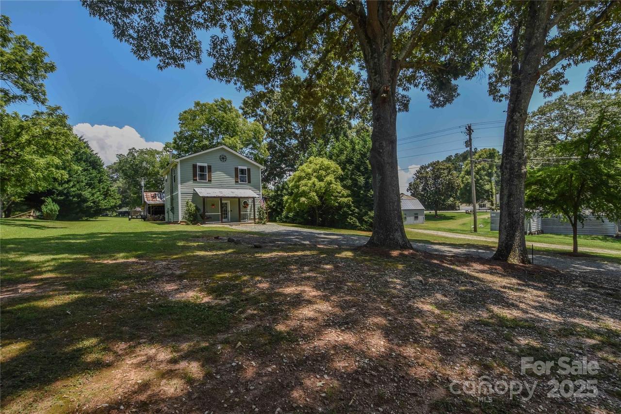 1239 Mac Ln., Stanley, NC 28164