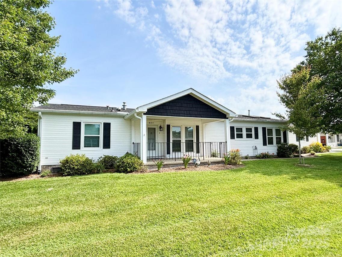 243 Riverwind Dr., Hendersonville, NC 28739
