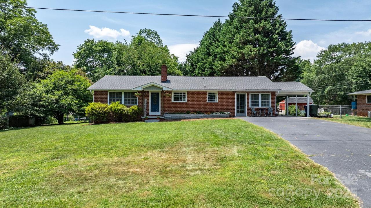 2623 NE 13th St., Hickory, NC 28601
