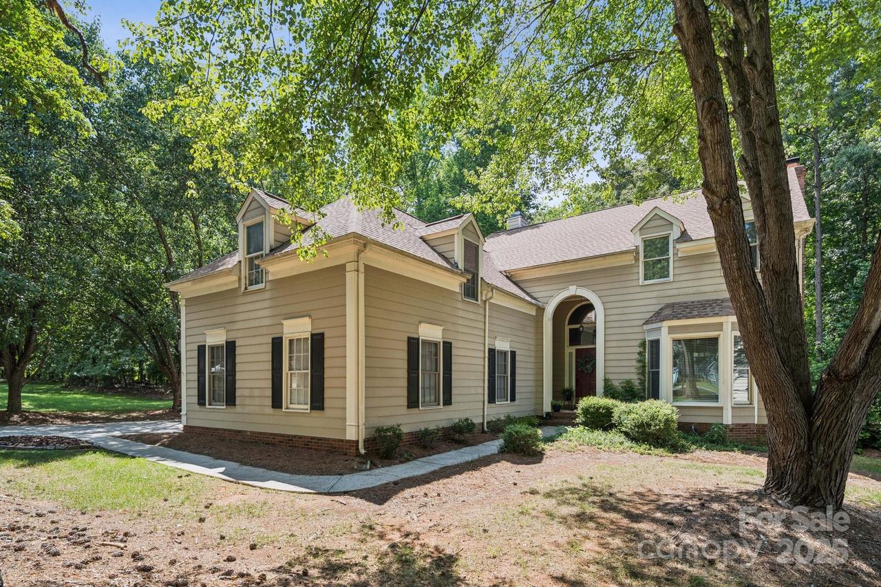 4716 Heatherton Pl., Charlotte, NC 28270