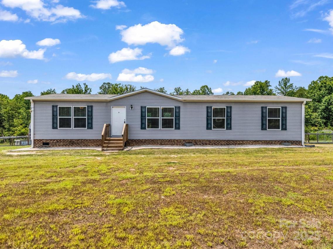 276 Windy Hill Dr., Forest City, NC 28043