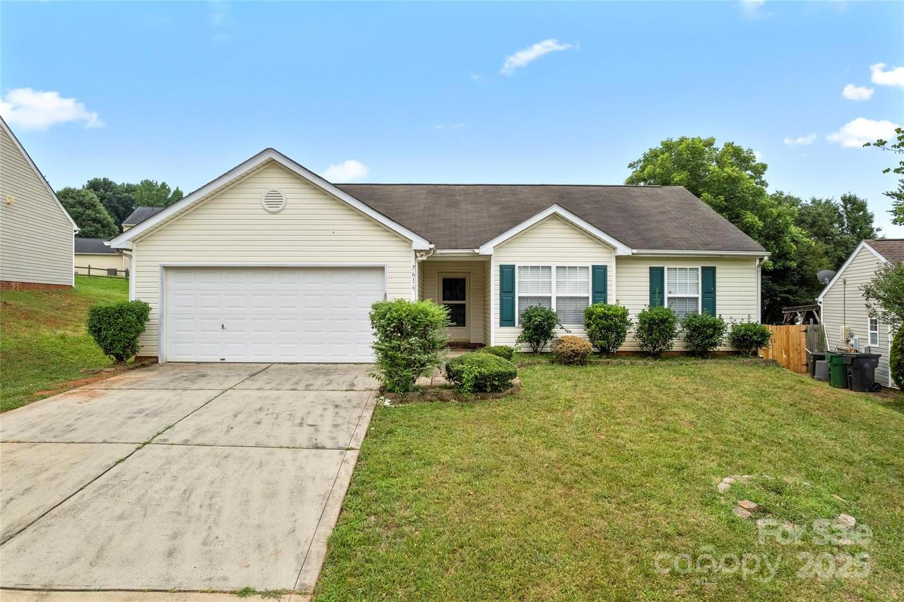 7616 Shiny Meadow Ln., Charlotte, NC 28215