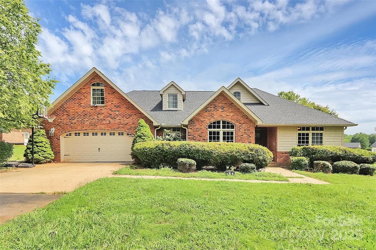 440 Lake Pointe Ln., Salisbury, NC 28146