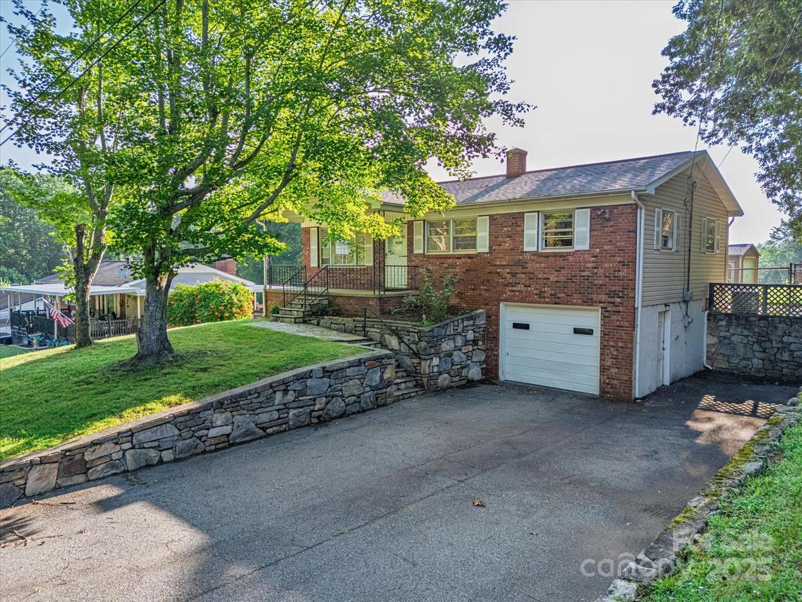 21 Cedar Hill Cir., Asheville, NC 28806