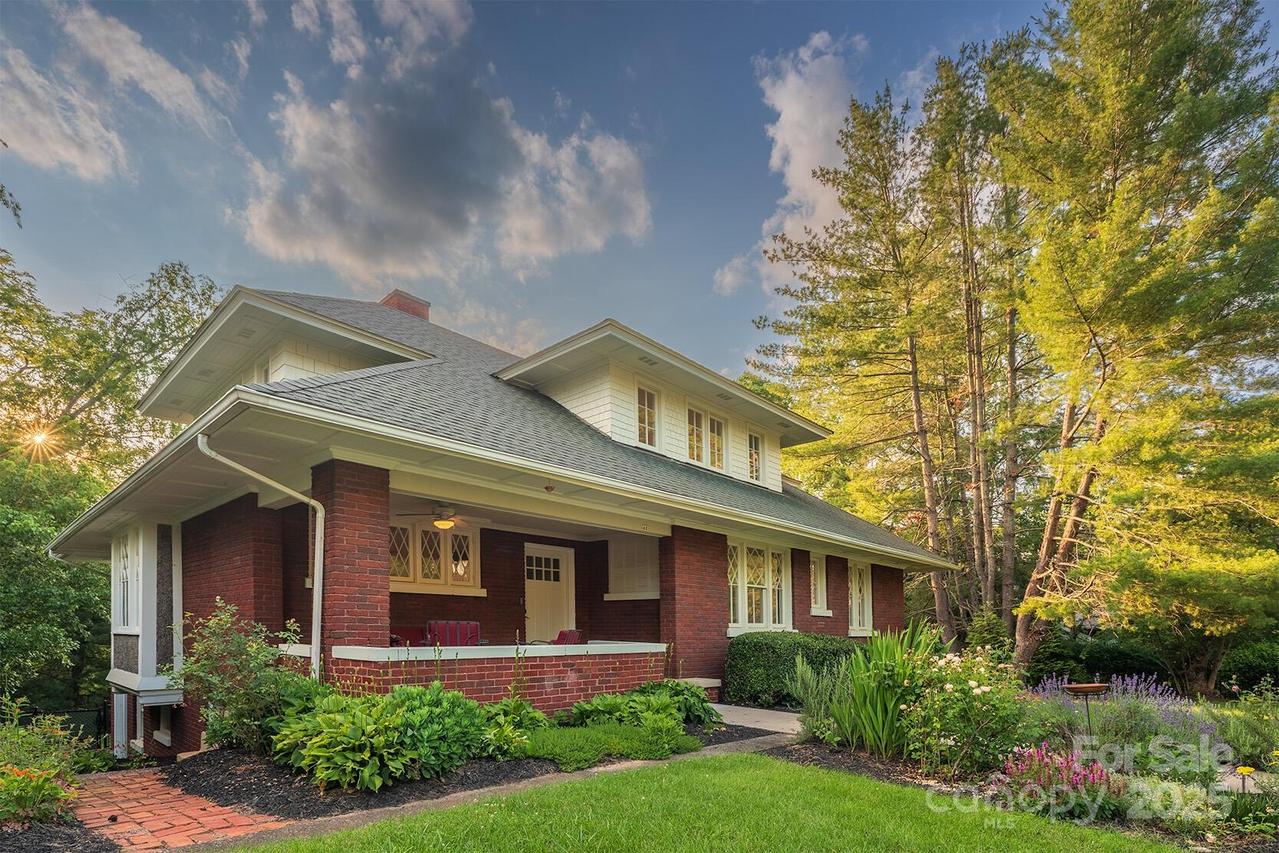 42 Lawrence Pl., Asheville, NC 28801