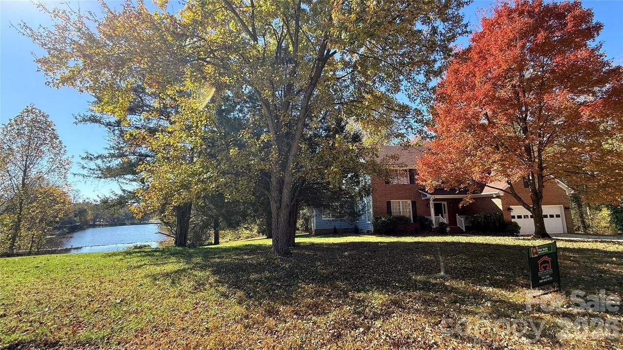 2836 Pickering Rd., Greensboro, NC 27407