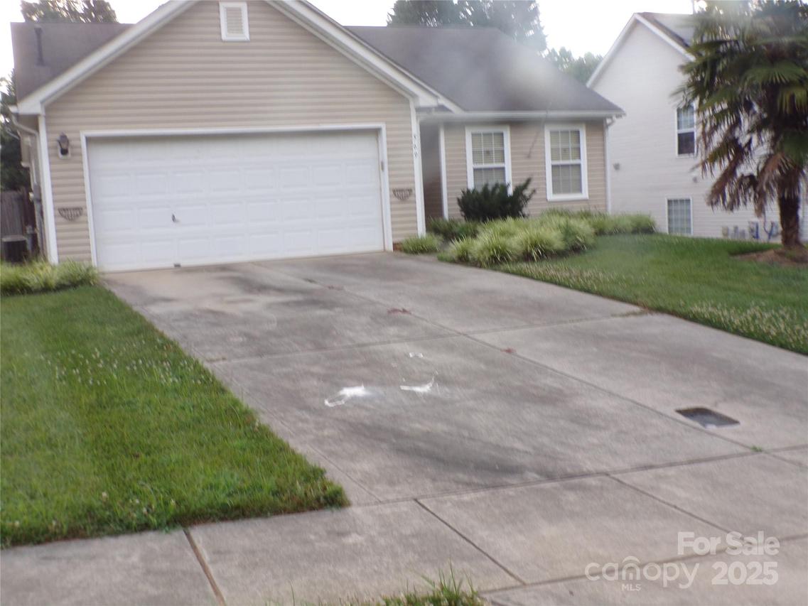 569 River View Dr., Lowell, NC 28098