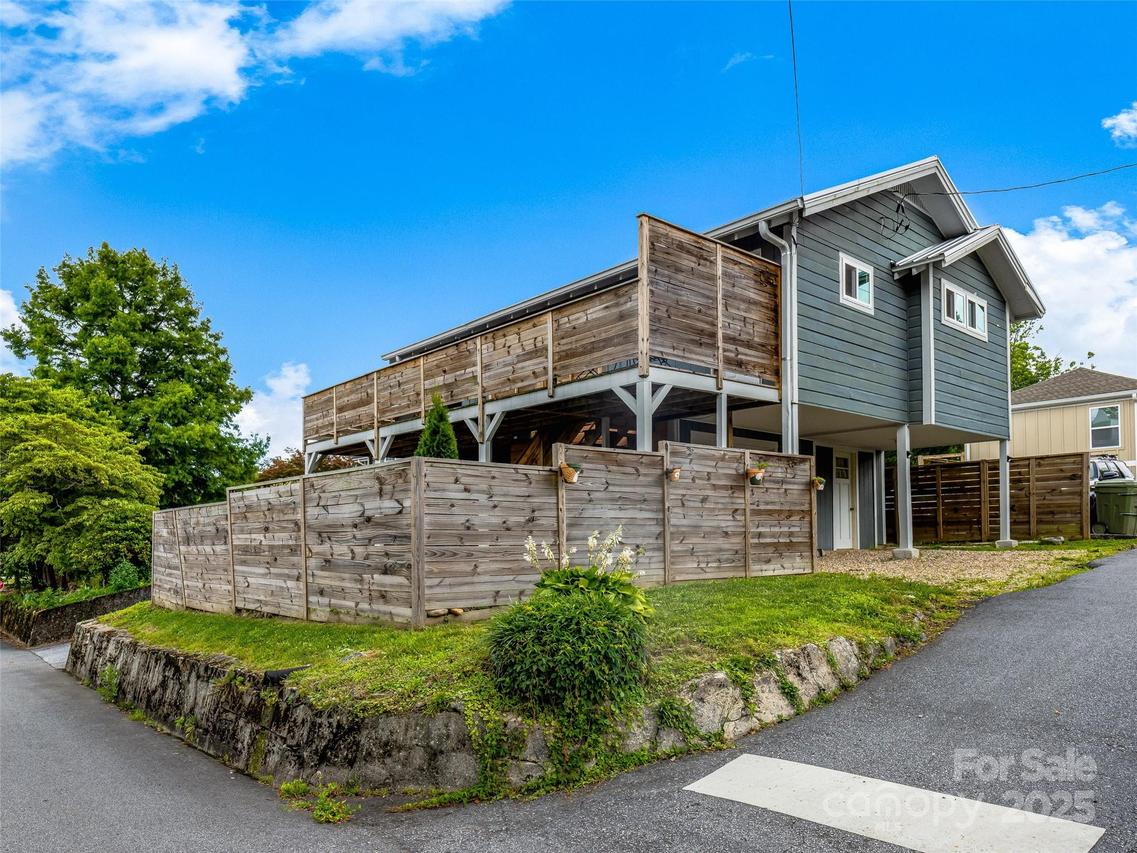 410 Short St., Hendersonville, NC 28739