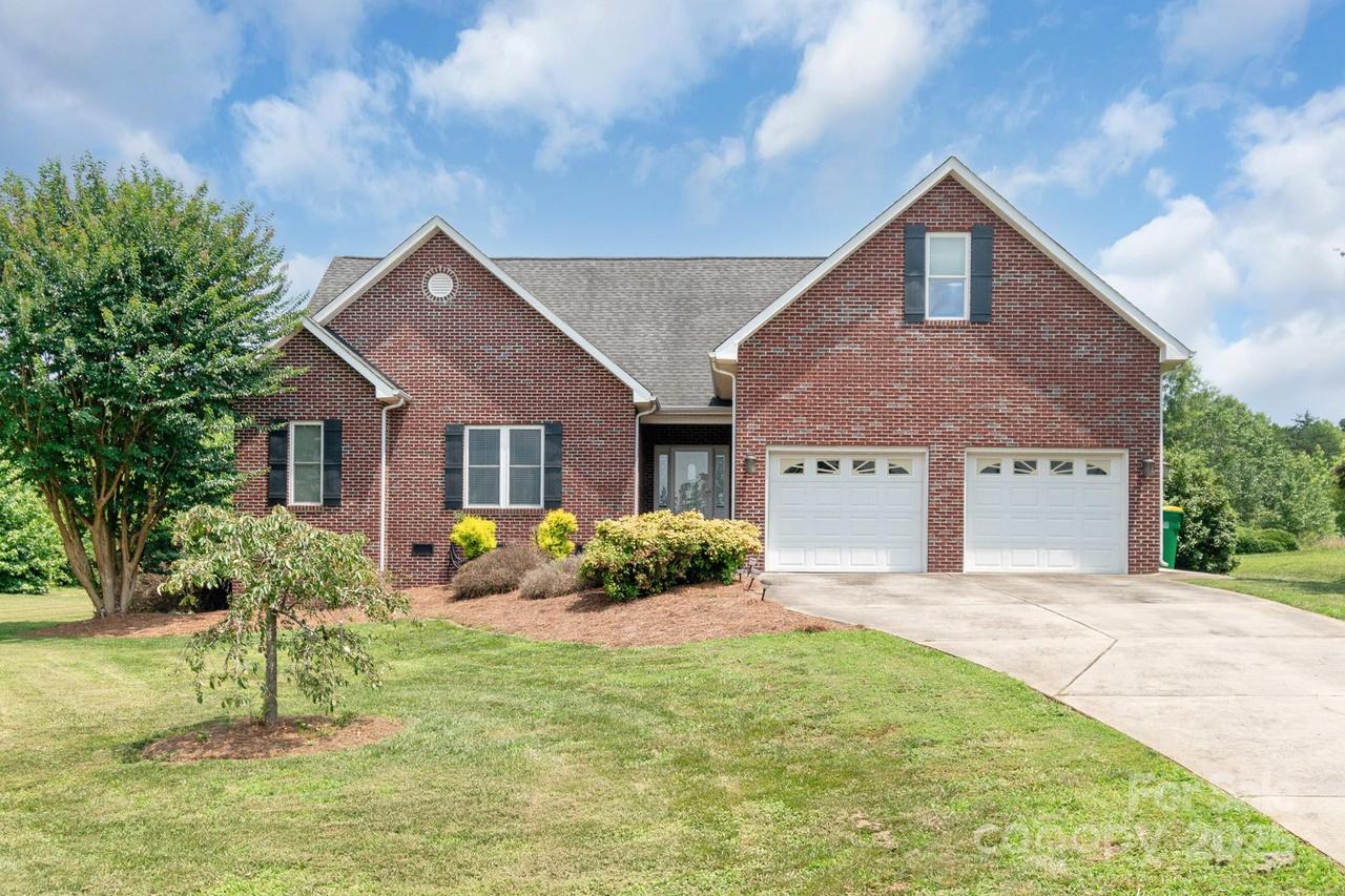 773 Hathcock Glen Dr., Oakboro, NC 28129