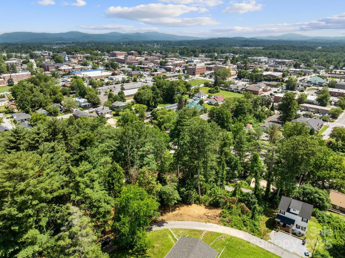 Summit Cir. #17, Hendersonville, NC 28792