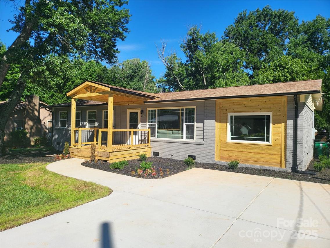4219 Tipperary Pl., Charlotte, NC 28215