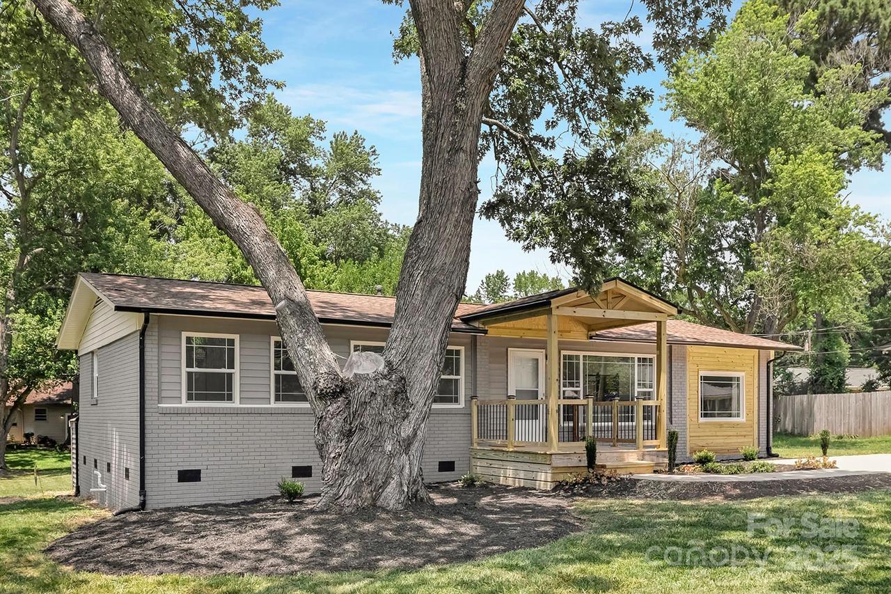 4219 Tipperary Pl., Charlotte, NC 28215