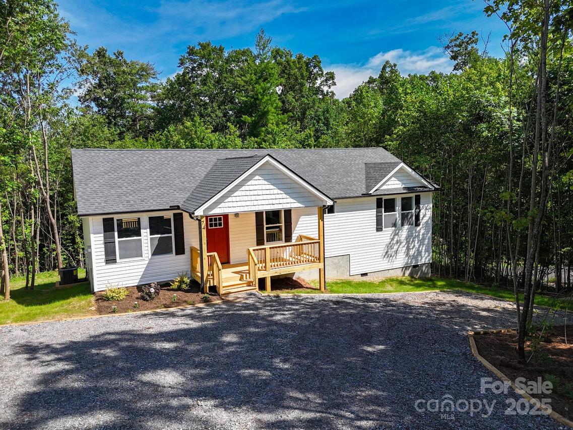 74 Carolyn Dr., Candler, NC 28715