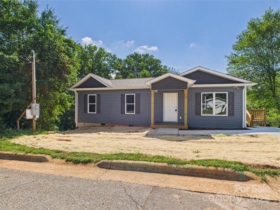 39 Pearl St., Granite Falls, NC 28630
