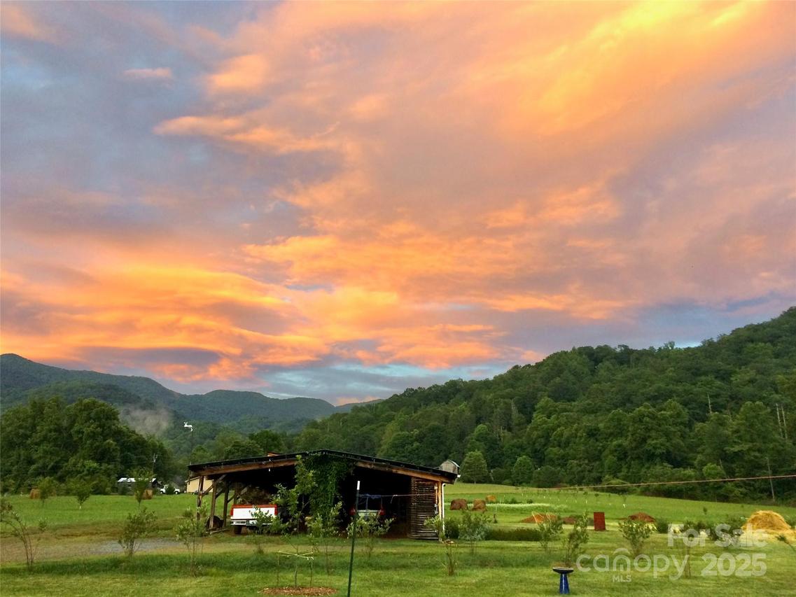 32 Sugar Cove Rd., Weaverville, NC 28787