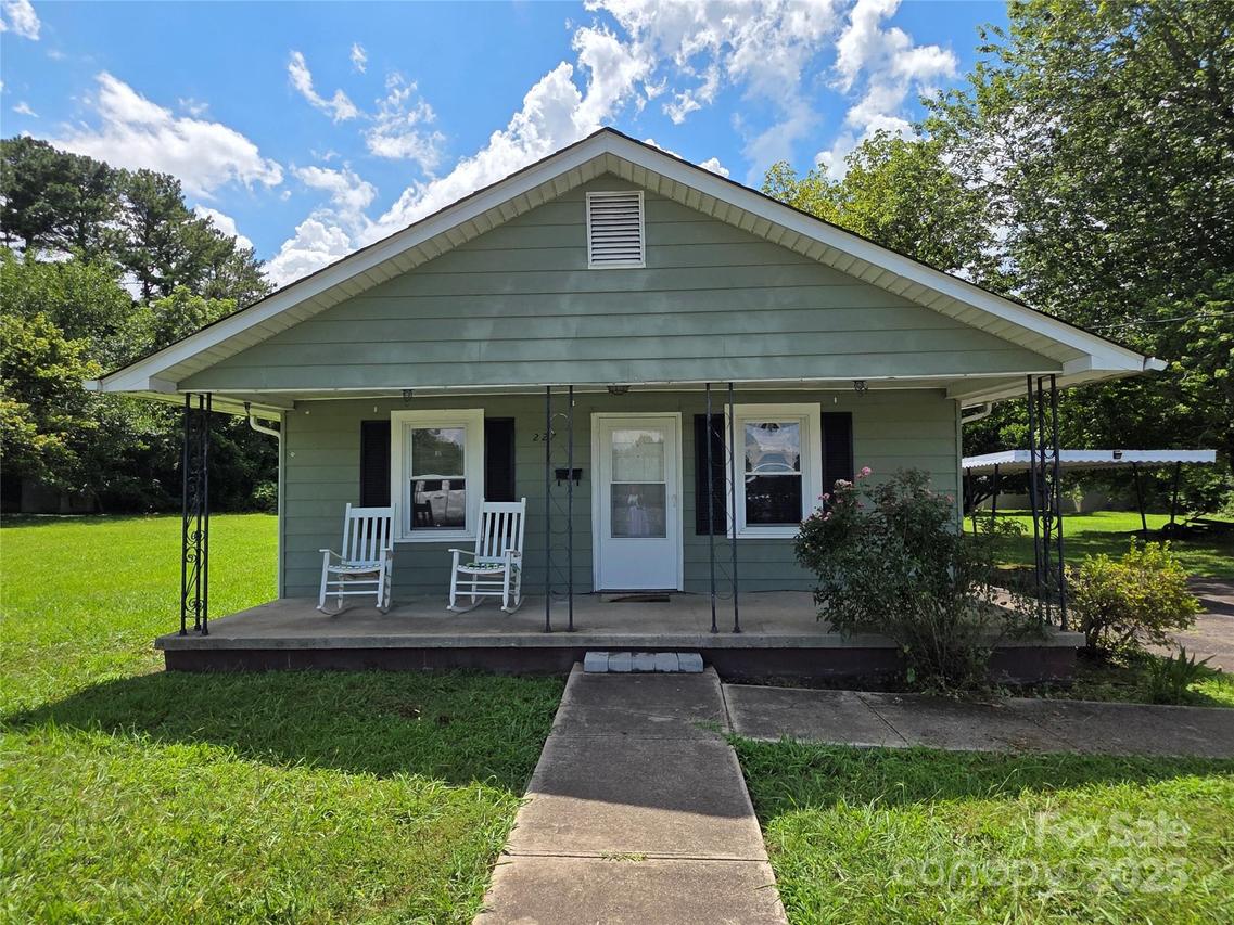 227 Nassau Pl., Mount Holly, NC 28120