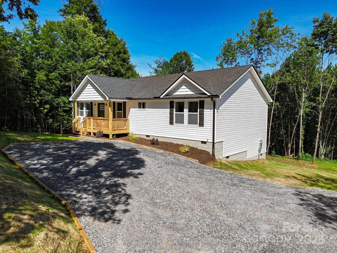 72 Carolyn Dr., Candler, NC 28715