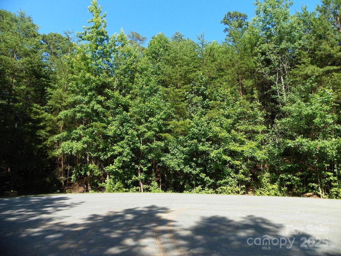 210 Kingfisher Ct., New London, NC 28127