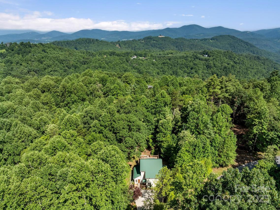 157 Shadow Run Rd., Hendersonville, NC 28792