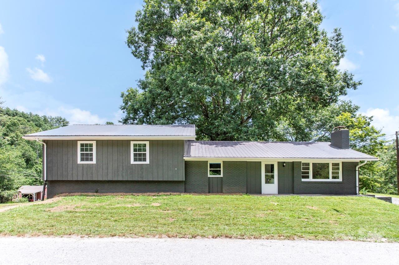 76 Trent Rd., Brevard, NC 28712
