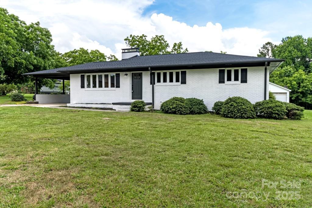 7724 E Holly Grove Rd., Thomasville, NC 27360