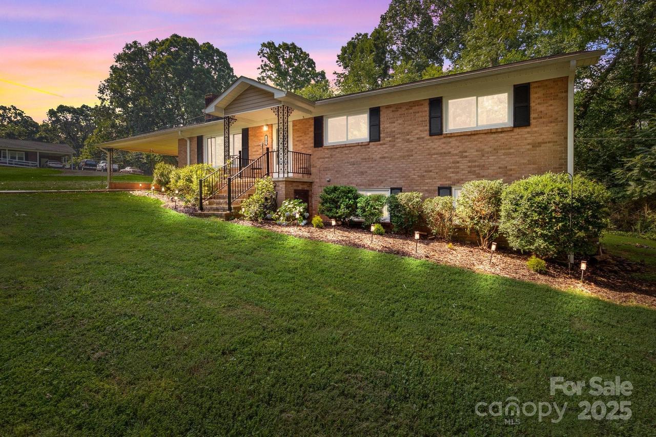 143 Bostian Lake Rd., Statesville, NC 28677