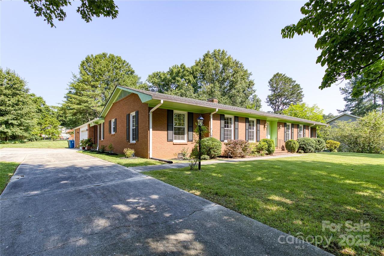 321 Knollwood Ave., Salisbury, NC 28144